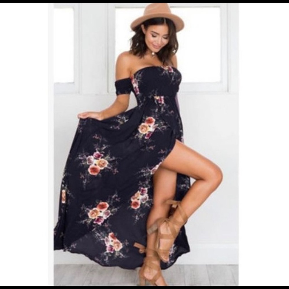 Off shoulder floral print maxi.